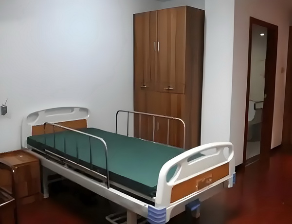 杨幂在首映礼上的一个举动，让赵丽颖再成为焦点